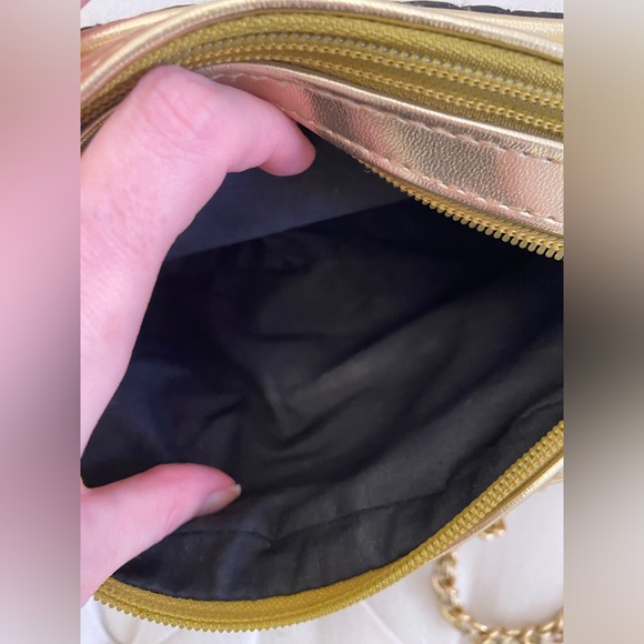 Vintage 80’s Black & Gold Purse - Picture 7 of 9